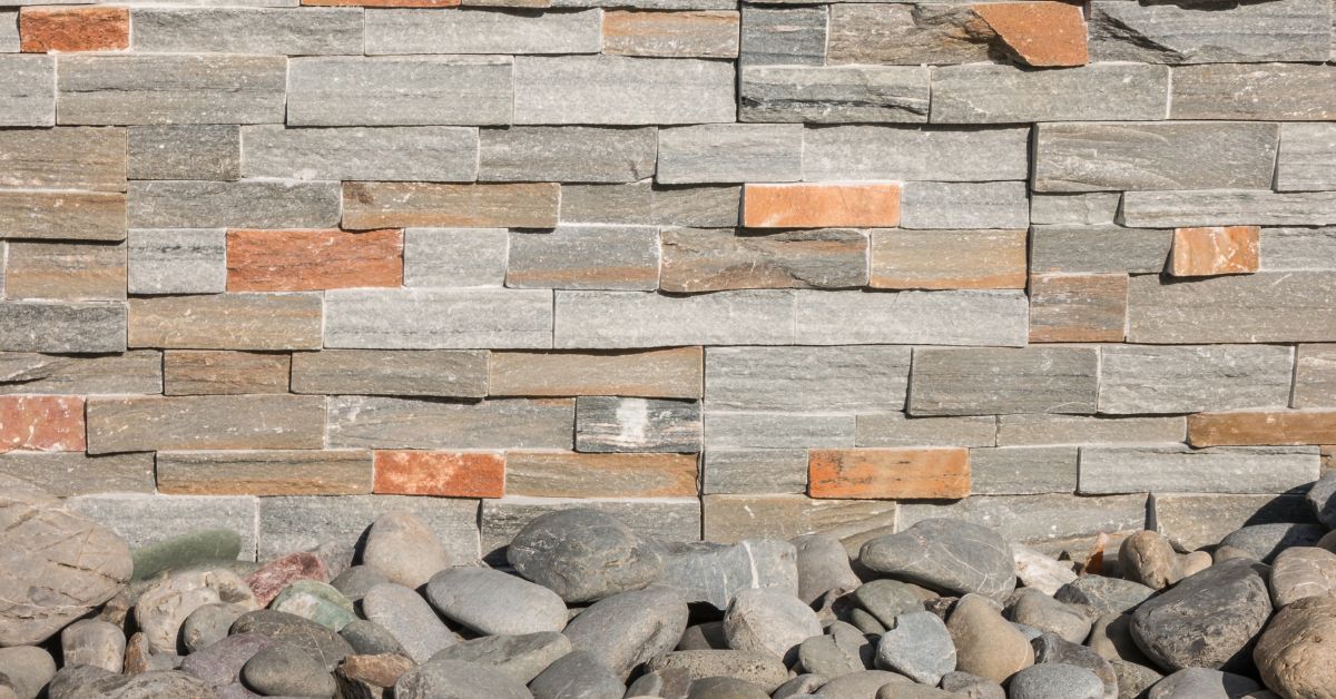Natural stone wall